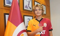 Galatasaray, 18 yaşındaki futbolcu Efe Akman ile sözleşme imzaladı