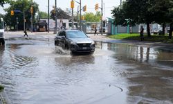 Toronto'da şiddetli yağışlar sele neden oldu