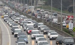 İstanbul'da haftanın son mesai gününde trafik yoğunluğu yaşanıyor