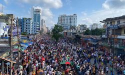 Bangladeş Başbakanı istifa edip ülkeyi terk etti