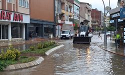 Samsun'da sağanak hayatı olumsuz etkiledi