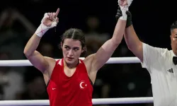 Milli boksör Esra Yıldız Kahraman çeyrek finalde!