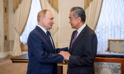 Putin Wang Yi'yi kabul etti