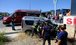 Kırklareli'nde duvara çarpan otomobildeki 1 kişi öldü,1 kişi yaralandı