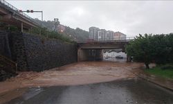 Trabzon'da taşkın ve heyelan: Yollar çöktü