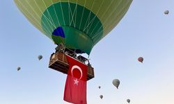 Sıcak hava balonları Türk Bayrakları ile havalandı