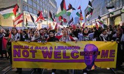 Biden Berlin'de protesto edildi