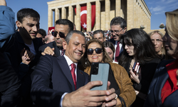 Özgür Özel Anıtkabir'i ziyaret etti