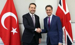 Enerji ve Tabii Kaynaklar Bakanı Bayraktar, İngiliz mevkidaşı Miliband ile görüştü