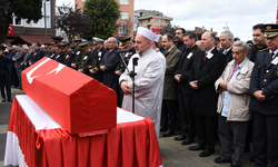 Trafik kazasına müdahale ederken şehit olan polis toprağa verildi