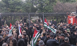 Abhazya liderinden protesto açıklaması: 'Bu bir darbe girişimi'