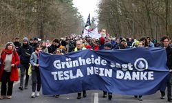 Almanya'da Tesla protestosuna polis saldırısı