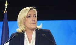 Marine Le Pen'in AB fonlarını zimmetine geçirmekle yargılandığı davada hapsi istendi