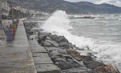 Samsun'da dalga boyu 2 metreye ulaştı