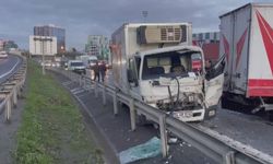 Son Dakika: Bağcılar TEM otoyolunda zincirleme trafik kazası: 1 yaralı