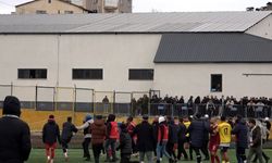 Bitlis'te amatör lig maçında ortalık karıştı!