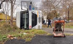 İSKİ çalışmasında yol çöktü! Hafriyat kamyonu çukura düştü