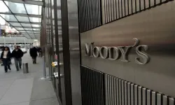 Moody's Fransa'nın kredi notunu düşürdü