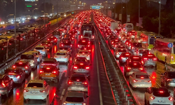 İstanbul'da trafik yoğunluğu yağışın da etkisiyle yüzde 90'a dayandı