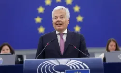 Eski AB Komisyonu üyesi Reynders kara para aklama şüphesiyle sorgulandı