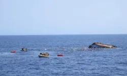 İtalya açıklarında göçmen teknesi battı: 20 kişi kayıp