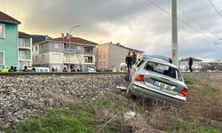 Polisten kaçan sürücü otomobille takla attı