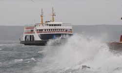 Çanakkale'de feribot seferlerine fırtına engeli