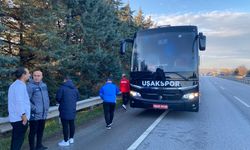 Balıkesir'de Uşakspor kafilesini taşıyan otobüse taşlı saldırı