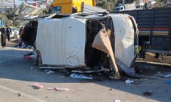 Hatay'da işçi servisi tırla çarpıştı: 6 kişi öldü, 8 kişi yaralandı