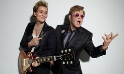 Elton John kariyerinde 10’uncu kez müzik listelerinde zirvede