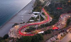 Antalya'da 19 Mayıs 'fener alayı'nda binlerce kişilik coşku