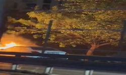Mecidiyeköy'de otomobil alev alev yandı; D-100 karayolu trafiğe kapatıldı