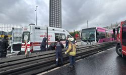 Beylikdüzü'nde iki metrobüs çarpıştı