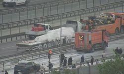 Zeytinburnu'nda D-100'de alçı döküldü, trafik yoğunlaştı