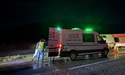 Göçmenleri taşıyan minibüs devrildi: 1 ölü, 22 yaralı