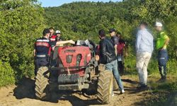 Babasının kullandığı traktörün altında kalan çocuk ağır yaralandı