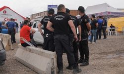 Bakan Yerlikaya duyurdu: Polislere saldıran 12 kişi gözaltına alındı