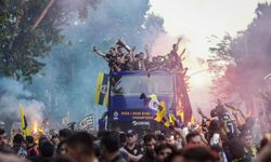 Fenerbahçe Beko, şampiyonluğunu taraftarıyla kutladı