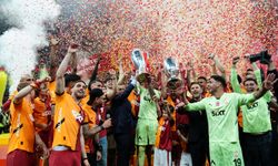 Galatasaray şampiyonluğunu taraftarıyla stadyumda kutladı