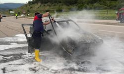 Seyir halindeki otomobil yandı