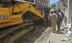 Bayrampaşa'da yol çöktü: 1 kişi mahsur kaldı