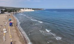 Mersin'de güneşli havayı fırsat bilenler denize girdi