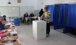 Romanya'da halk cumhurbaşkanı seçiminin ikinci turu için sandık başında