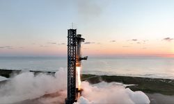 SpaceX'in Starship roketi 9'uncu test uçuşunda da parçalandı