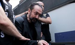 Adnan Oktar iki suçtan beraat etti!