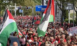 Hollanda'da, İsrail'den gelen geminin limana yanaşması protesto edildi