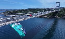 Kocaelispor bayrağı, İstanbul Boğazı’nda dalgalandı