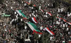 Yemen'de on binlerce kişi İsrail'e tepki eylemi düzenledi