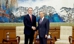Wang Yi, ABD’nin yeni Beijing Büyükelçisi’ni kabul etti