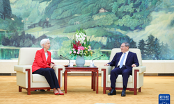 Li Qiang, ECB Başkanı Lagarde’la bir araya geldi